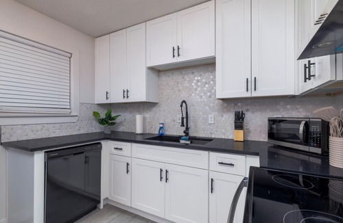 Euless House | Fenced Yard + Outdoor Dining - 6.6 miles to AT&T