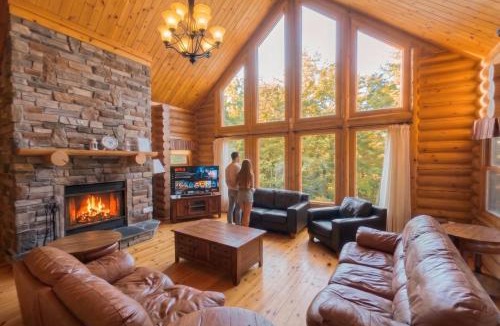 Fiddler Lake Resort Ski Chalet | Fiddler Lake 72 with Private spa, pool table & Pool