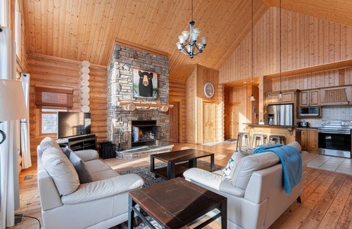 Fiddler Lake Resort House | Fiddler Lake Resort - Deer 4