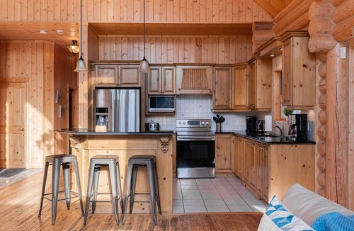 Fiddler Lake Resort House | Fiddler Lake Resort - Deer 4