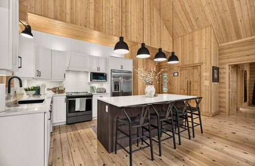 Fiddler Lake Resort House | Fiddler Lake Resort - Deer 16