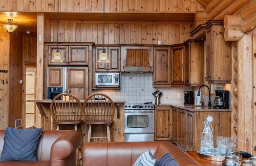 Fiddler Lake Resort House | Fiddler Lake Resort - Deer 79