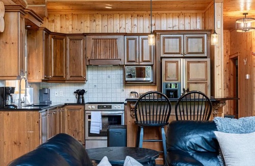 Fiddler Lake Resort House | Fiddler Lake Resort - Deer 60