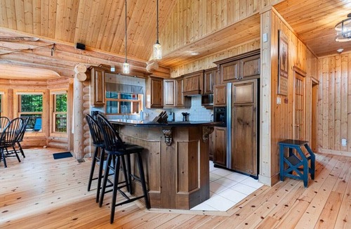 Fiddler Lake Resort House | Fiddler Lake Resort - Deer 60