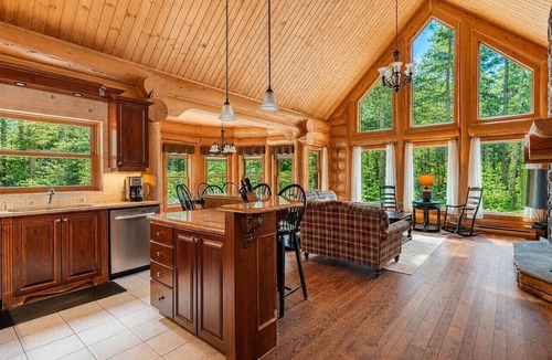 Fiddler Lake Resort Cabin | Fiddler Lake Resort: Cozy Chalet + Hot Tub
