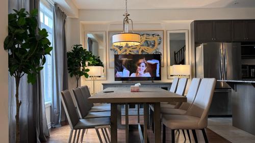 Vaughan House | MAJOR INTERNATIONAL SPORTING EVENT 2026 Kleinburg Luxe Town Residence 9 Queen Beds Sleeps 18