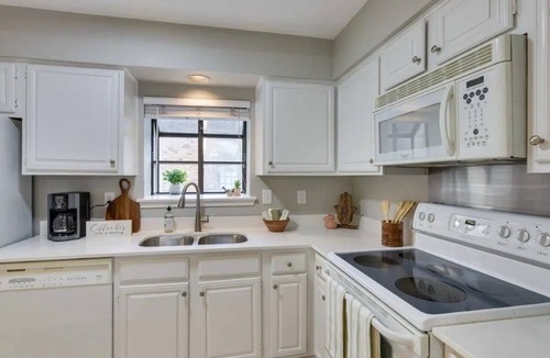 Far North Dallas Condo | MAJOR INTERNATIONAL SPORTING EVENT 26 Easy access to stadium. Charming 1-BR condo in Far North Dallas w Pool