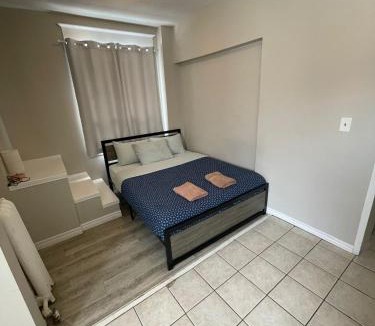 Harbord Village House | MAJOR INTERNATIONAL SPORTING EVENT FEVER FLAT-Proximity to Matches,Transit & Free Wifi