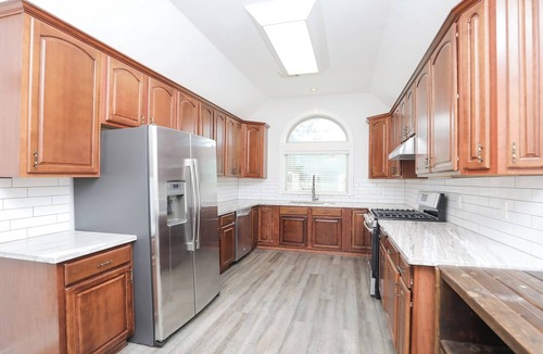 Humble House | MAJOR INTERNATIONAL SPORTING EVENT Ready 8BR Home Near IAH & Stadium Sleeps 17 Spacious backyard for BBQ