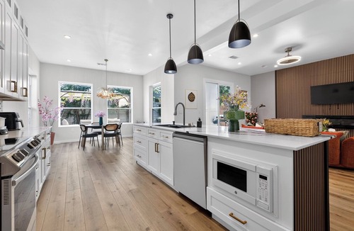West Dallas House | FIFA World Cup 4BR Dallas | Center | Hot Tub, BBQ