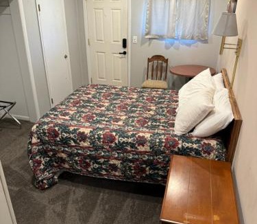 Downs Hotel | Fins and Feathers Lodge