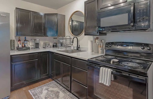 Eureka Springs Historic District Apartment | Fire Pit on deck, Walk to Coffee, Massage, Bar