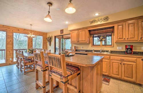 Golden Cabin | Fire Pit + Views: Family Cabin on Table Rock Lake
