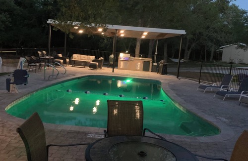 Clifton Cabin | Firefly Cabin, Lake Whitney , Pool & Hot Tub, Boat Parking Fire Pit, Grills.