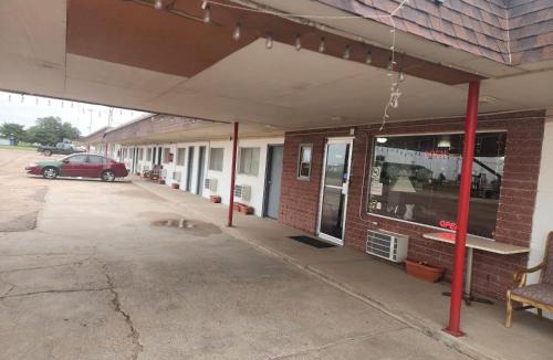 Quinter Hotel | First Inn By OYO Quinter Hwy 70