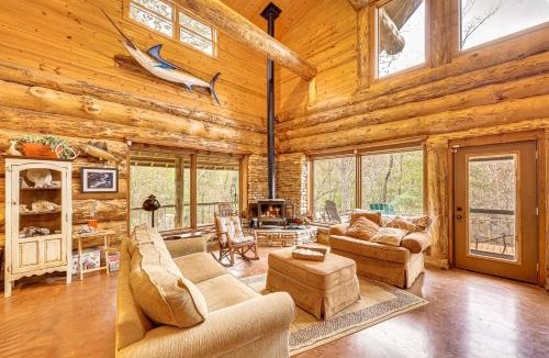 Murfreesboro House | Fish, Boat & Hike: Pet-Friendly Cabin in Arkansas