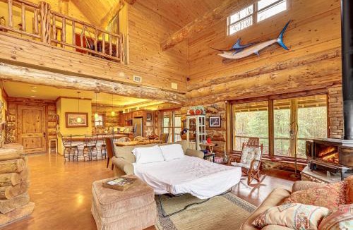 Murfreesboro House | Fish, Boat & Hike: Pet-Friendly Cabin in Arkansas
