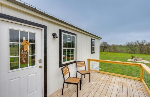 Lorena Apartment | Fishing Pond Access: Pet-Friendly Lorena Studio