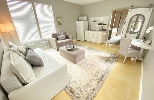 Lincoln Park Villa | Fortunata Winery Villa #5, Elegant Stay for 4
