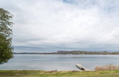 Peterborough House | Four bedroom - Two bathroom family retreat
