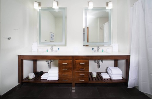 Aldine Hotel | Four Points by Sheraton Houston Intercontinental Airport