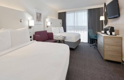 Downtown Dallas Hotel | Four Units | Breakfast Included | Outdoor Pool Access