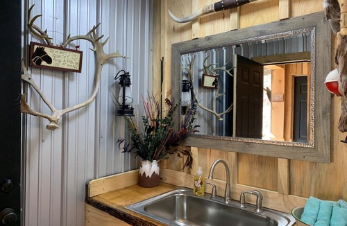 Hot Springs Bed & Breakfast | Fox Pass Cabins