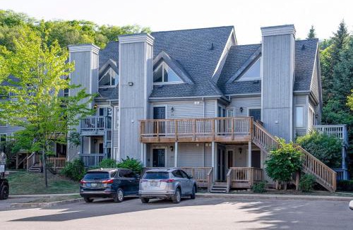 Craigleith Apartment | Fox Ridge - Ski-In-Out Pool Hot Tub Shuttle