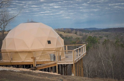 Eureka Springs Apartment | Fox Wood Luxury Dome, with Cedar Hot Tub on large deck, built-in deck hammock and mountain views! Only 15 minutes from downtown Eureka Springs and 7 minutes from Beaver Lake.