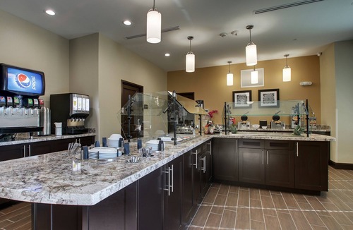 The Colony Condo | Free Breakfast Buffet! Luxurious King Bed! Pool Access!