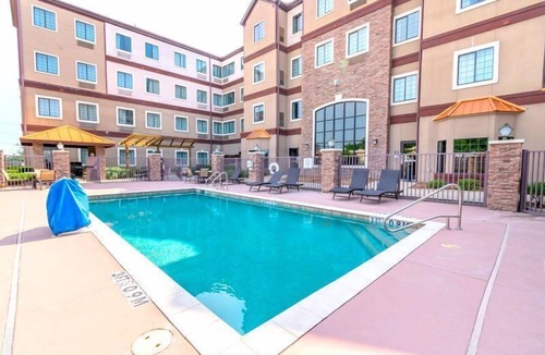 Aldine Apartment | Free Breakfast Buffet + Outdoor Pool | Modern Studio