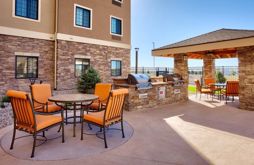 Cheyenne Apartment | Free Breakfast Buffet. Pool, Hot Tub & Gym. Great Location!