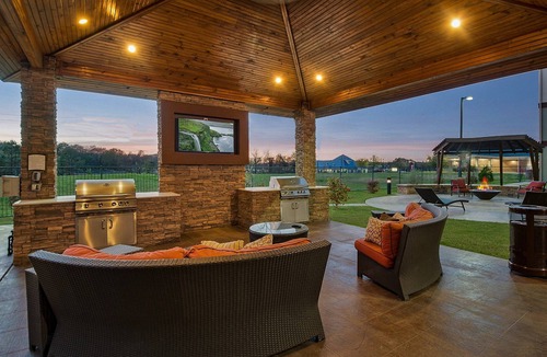 Longview Apartment | Free Breakfast. Indoor Pool. Only 15 Min from Convention Center.
