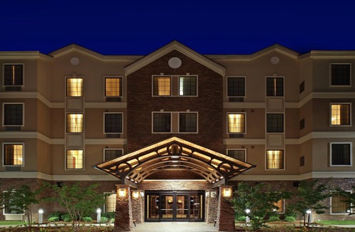 Lake Hamilton Condo | Free Breakfast. Pool. Gym. Close to National Park Medical Center.