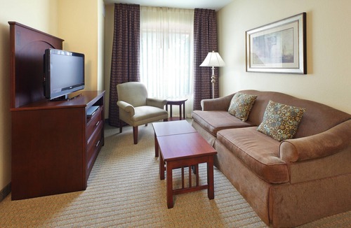 Lake Hamilton Condo | Free Breakfast. Pool. Gym. Close to National Park Medical Center.