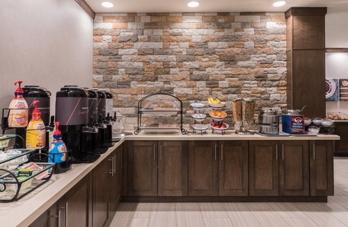 Midtown Anchorage Apartment | Free Daily Breakfast, Business Center + Heated Indoor Pool Access