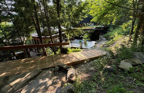 Val-des-Monts House | Friendly Fires: The Perfect Lakeside Getaway