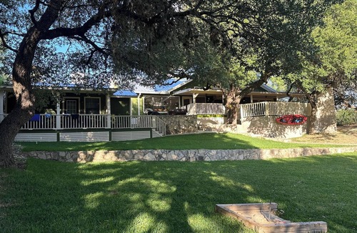 Uvalde County House | Frio River Riverfront 2 Fireplaces