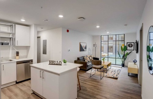 Downtown Lincoln Apartment | Frontdesk | 2 BR Apt by Lincoln Children's Museum