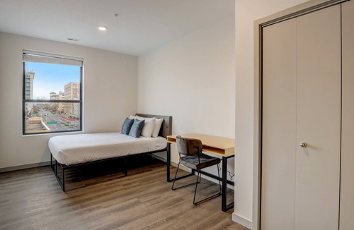 Downtown Lincoln Apartment | Frontdesk | 4 BR Apt by the Sheldon Art Museum