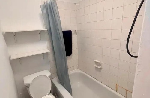 Mile End House | FULL KITCHEN 8min FROM DTOWN Room B