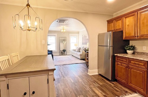 Hot Springs Apartment | Full Kitchen/Spacious Living Room/Walk to Mineral Springs and Restaurants