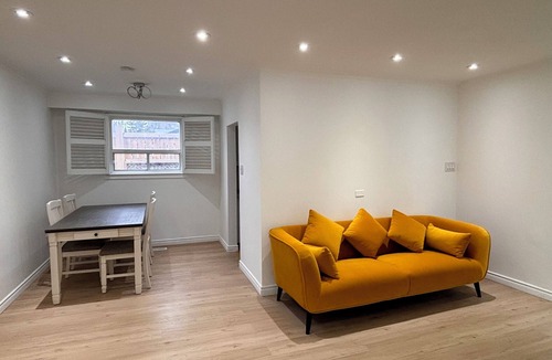 Fallingbrook House | Full Privacy, Free parking, 24/7 check-in possible