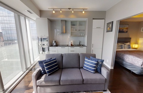 Toronto Entertainment District Apartment | Fully-Equipped 1+1-BR Condo in DT Toronto