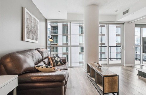 Downtown Toronto Apartment | Fully-Equipped 1-BR Condo in DT Toronto