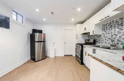 York University Heights House | Fully Furnished Bright and Luxurious Bedroom in North York-8