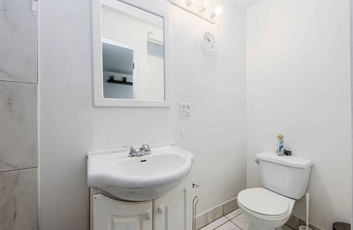 York University Heights House | Fully Furnished Bright and Luxurious Bedroom in North York-8