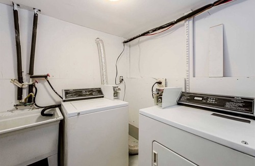 York University Heights House | Fully Furnished Bright and Luxurious Bedroom in North York-8