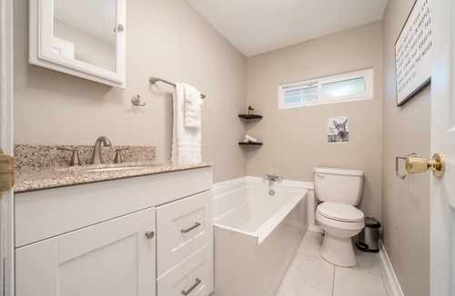 Piney House | Fully renovated with lake views!