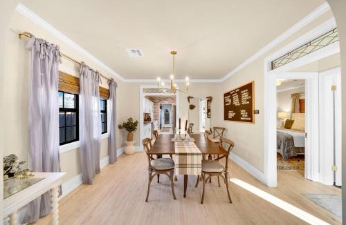 Cherry Street House | Fully Restored cottage, AMAZING game room, hot tub